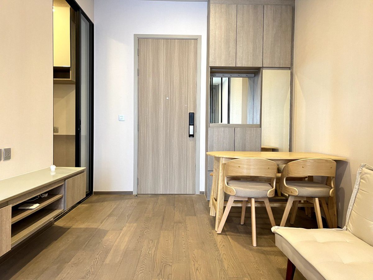 For RentCondoRatchathewi,Phayathai : Park Origin Phayathai【𝐑𝐄𝐍𝐓】🔥Warm, elegant tones complemented by practical built-ins🔥  Contact Line ID: @hacondo