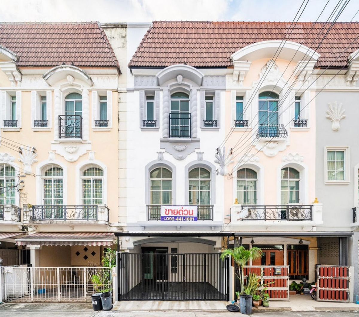 ขายทาวน์โฮมเกษตรศาสตร์ รัชโยธิน : สอบถามโทร : 092-441-1881 บ้านกลางเมือง มอนติคาร์โล รัชวิภา ทาวน์โฮม Renovate ใหม่ 22 ตารางวา 3 ห้องนอน 4 ห้องน้ำ จอดรถ 3 คัน ใกล้รถไฟฟ้าสายสีแดง วัดเสมียนนารี