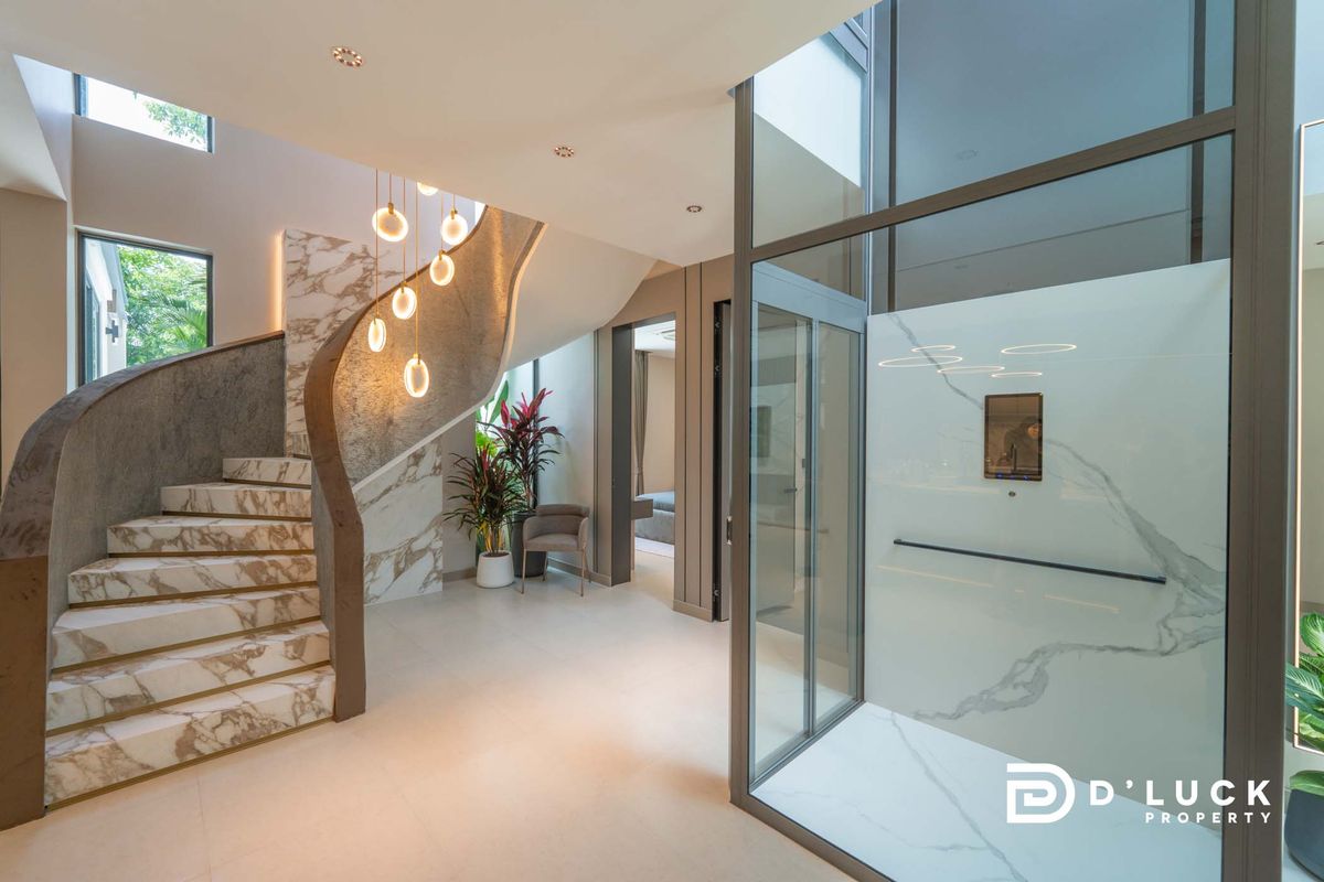 ขายพัทยา บางแสน ชลบุรี สัตหีบ : Luxury pool villa in pattaya for sale 