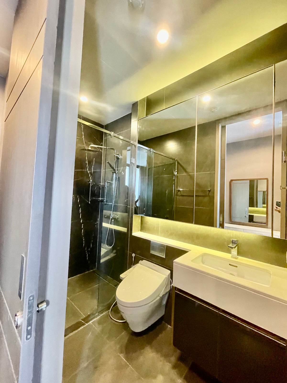 ให้เช่าคอนโดพระราม 9 เพชรบุรีตัดใหม่ RCA : 🔥 ด่วน 🔥  ห้องสวย ใหม่ ถูก โครงการสุดฮอต ติดรถไฟฟ้า    Call : 0619824959 Line ID :  elegant.289