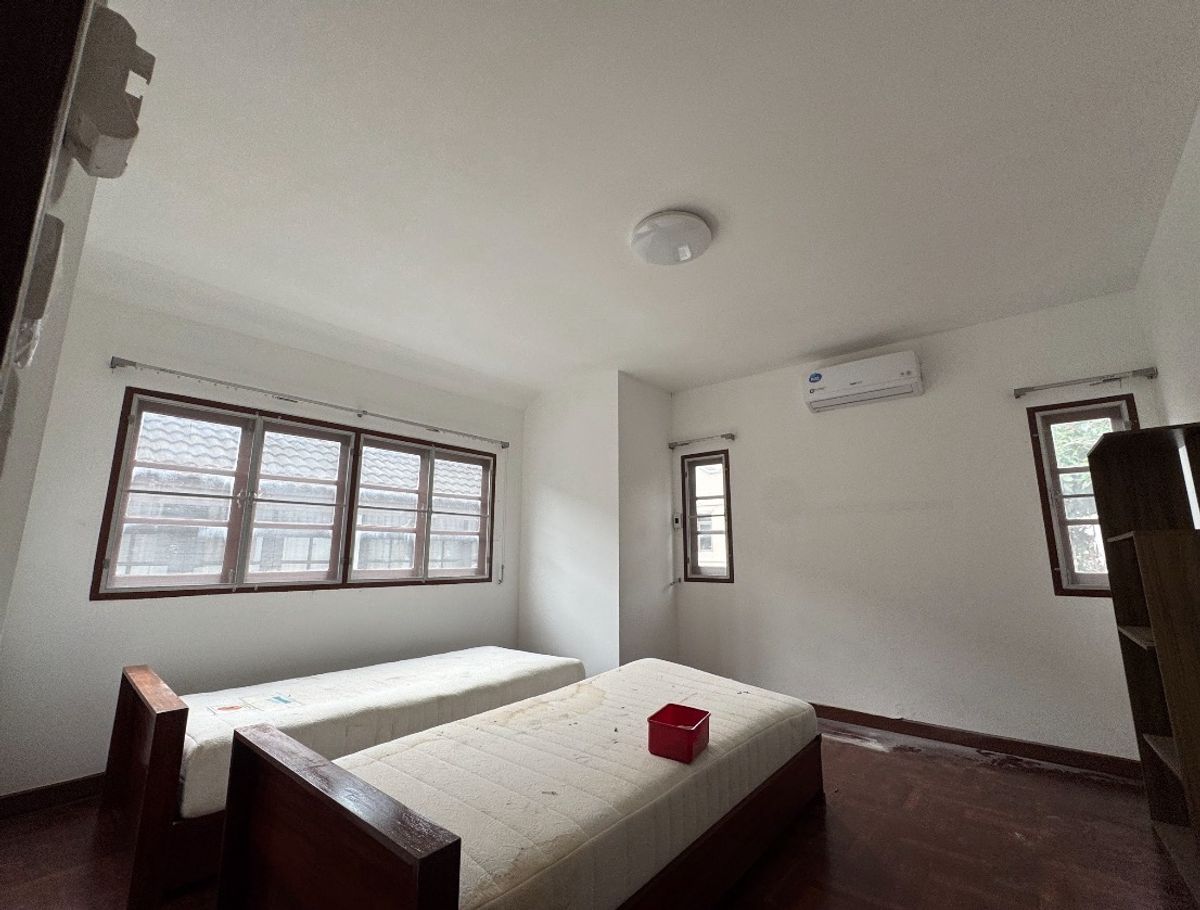 For RentHouseNana, North Nana,Sukhumvit13, Soi Nana : Rent a single house, Soi Sukhumvit 4, near the BTS BTS for rent.