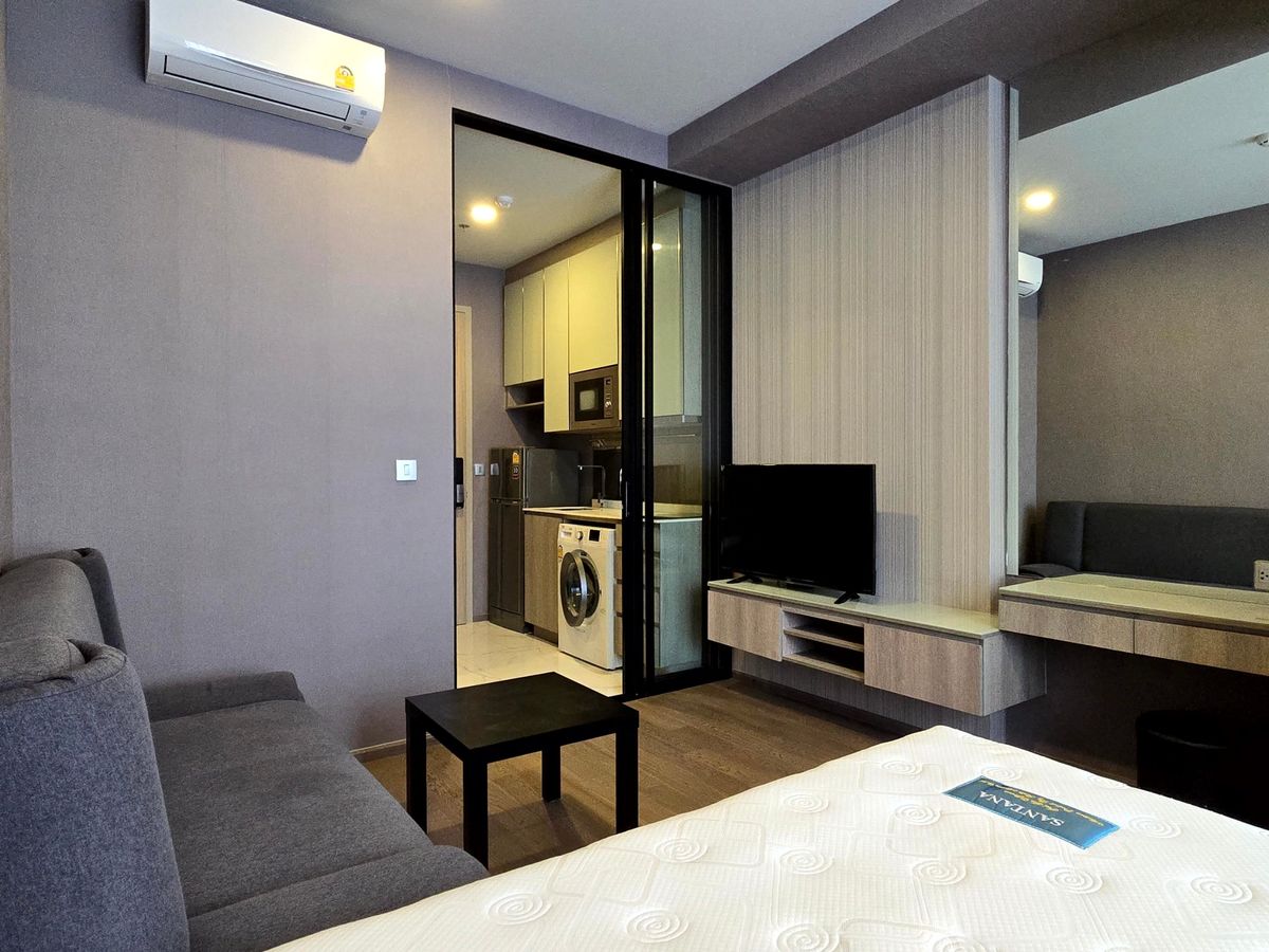 For RentCondoRatchathewi,Phayathai : Park Origin Phayathai【𝐑𝐄𝐍𝐓】🔥Fully modern, with premium materials throughout. A sleek, dark tone that looks expensive.🔥  Contact Line ID: @hacondo