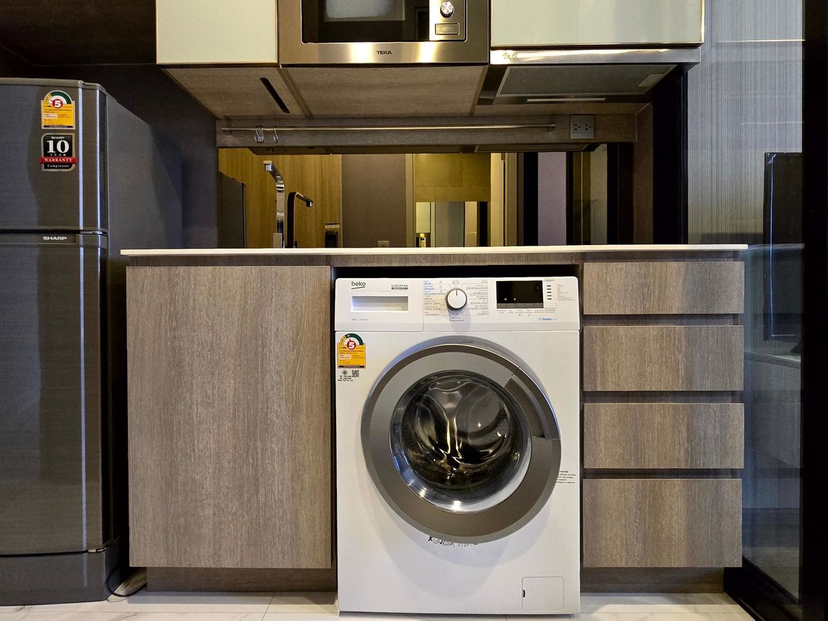 For RentCondoRatchathewi,Phayathai : Park Origin Phayathai【𝐑𝐄𝐍𝐓】🔥Fully modern, with premium materials throughout. A sleek, dark tone that looks expensive.🔥  Contact Line ID: @hacondo