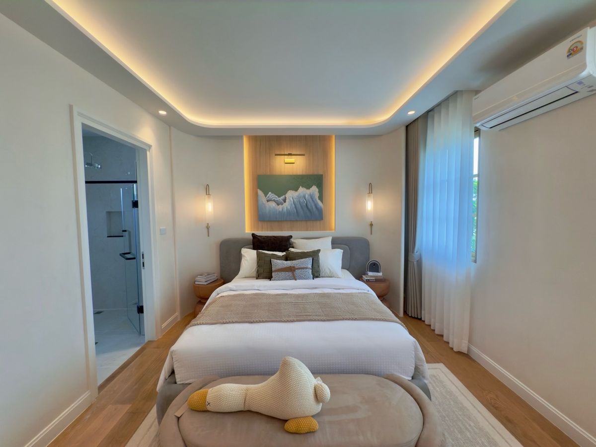 For SaleHousePathum Thani,Rangsit, Thammasat : Reignwood Park Project, Sereno Residence 5 BED 4 Bath, only 42 MB. Contact 086-795-9997.