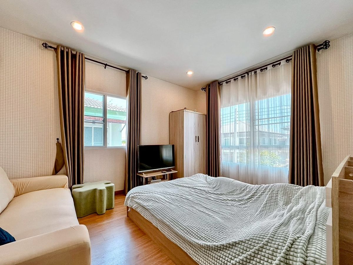 ขายบ้านพุทธมณฑล ศาลายา : ขายบ้านเดี่ยว 2 ชั้น Passorn Prestige ปิ่นเกล้า-เพชรเกษม เนื้อที่ 55.7 ตารางวา 3 ห้องนอน  ตำบลกระทุ่มล้ม อำเภอสามพราน จังหวัดนครปฐม