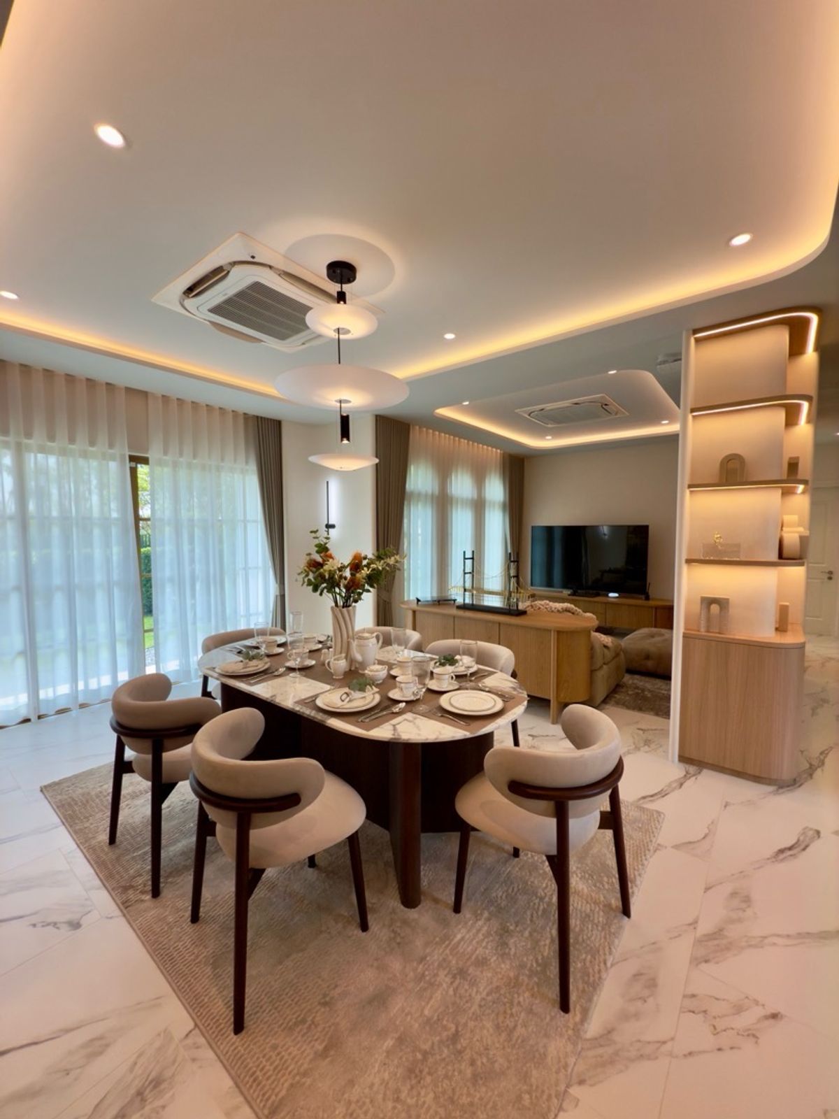 For SaleHousePathum Thani,Rangsit, Thammasat : Reignwood Park Project, Sereno Residence 5 BED 4 Bath, only 42 MB. Contact 086-795-9997.