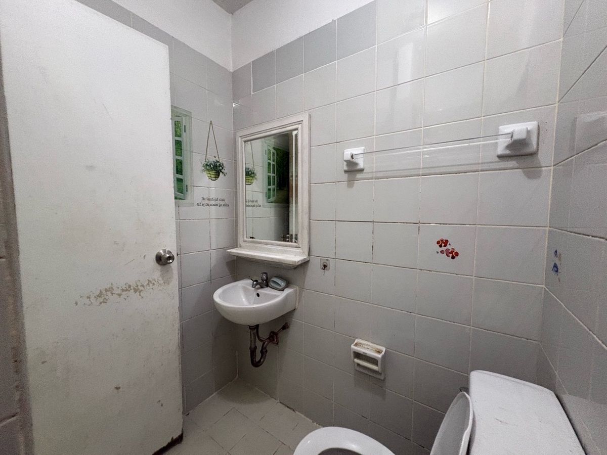 For RentCondoRama9, Petchburi, RCA : For rent: I-House Condo RCA.