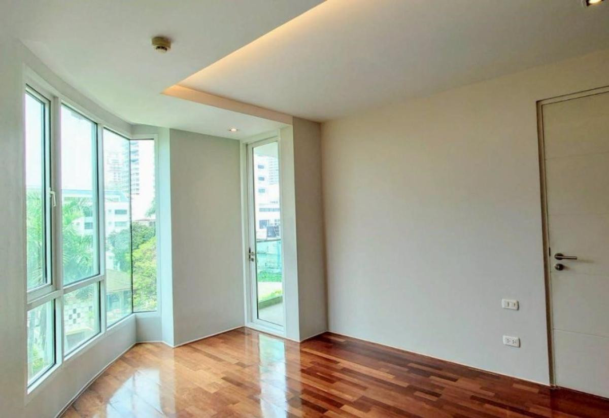 For SaleCondoSukhumvit, Asoke, Thonglor : For Sale Condo , Beverly 33 , Duplex , nice view , high floor , corner unit , wide frontage , newly renovated , BTS-Phrom Phong , Khlong Toei Nuea , Watthana , Bangkok , CX-125989
