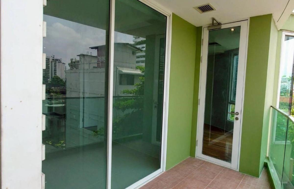 For SaleCondoSukhumvit, Asoke, Thonglor : For Sale Condo , Beverly 33 , Duplex , nice view , high floor , corner unit , wide frontage , newly renovated , BTS-Phrom Phong , Khlong Toei Nuea , Watthana , Bangkok , CX-125989