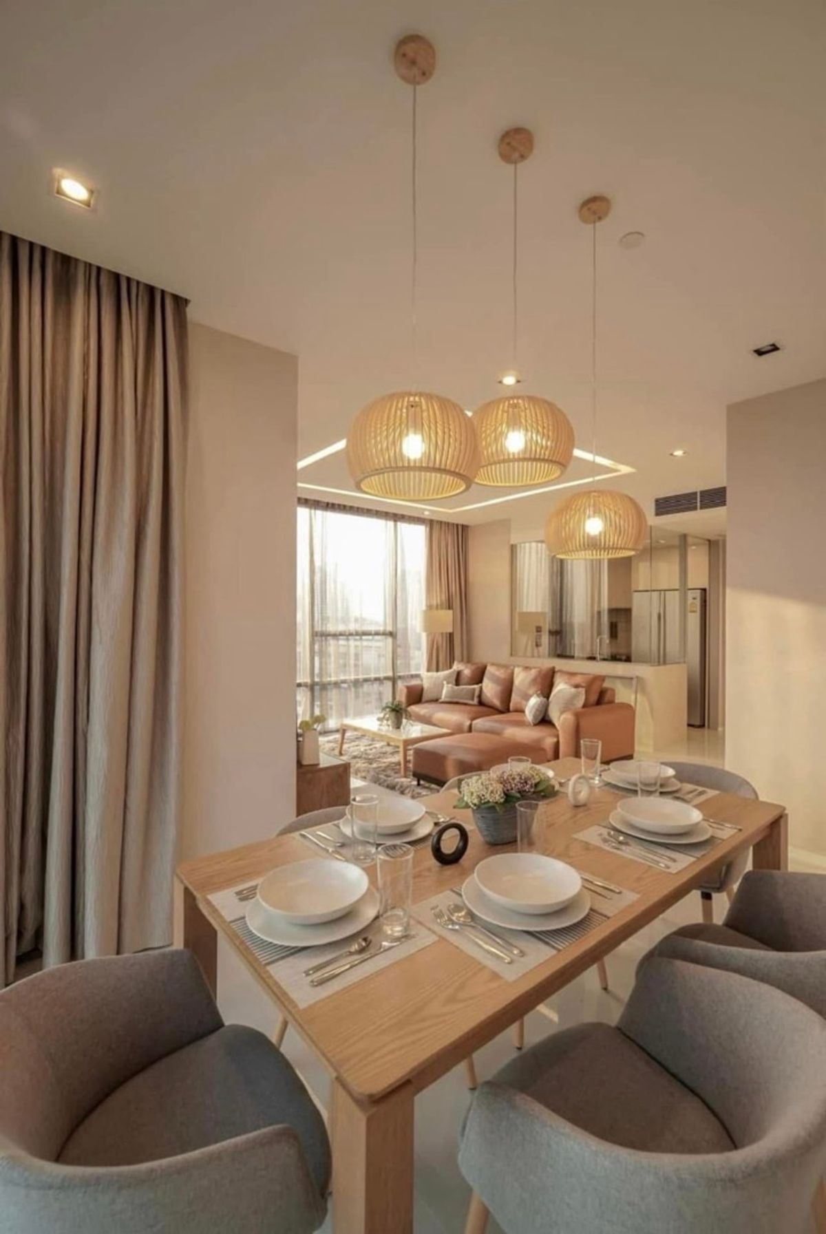 คอนโดสาทร นราธิวาส : คอนโดหรูติดบีทีเอสสุระศักดิ์ ตกแต่งสไตล์ mid century modern. ห้องใหญ่มีความเป็นส่วนตัวสูงด้วย private lift.