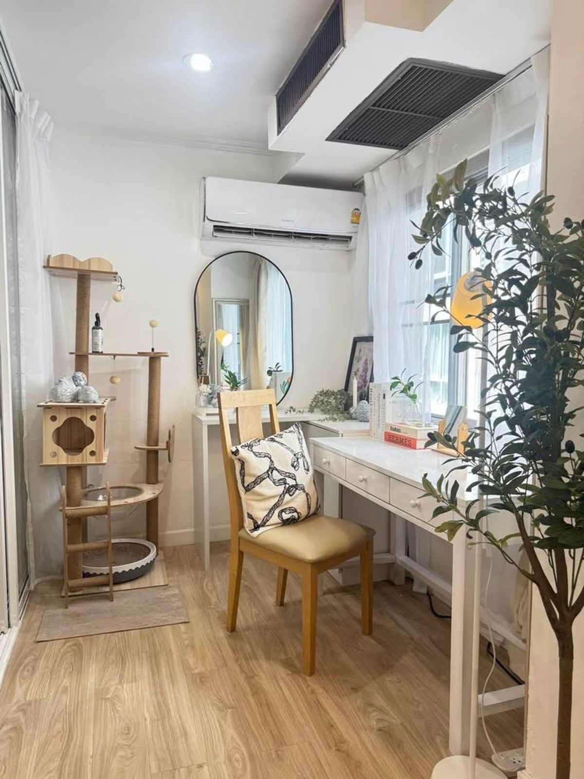 For RentCondoSukhumvit, Asoke, Thonglor : 🔥 Rent 49 Suites Sukhumvit 49 | Room 1 Bedroom 35 sq.m. Pet Friendly near BTS Thonglor | 22,000 baht | Line: @323GQMHO | Ref: T1890