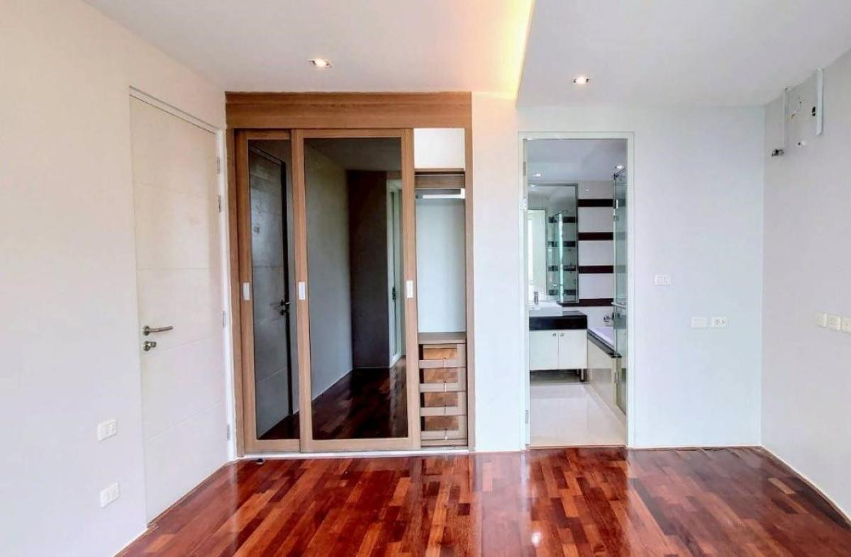 For SaleCondoSukhumvit, Asoke, Thonglor : For Sale Condo , Beverly 33 , Duplex , nice view , high floor , corner unit , wide frontage , newly renovated , BTS-Phrom Phong , Khlong Toei Nuea , Watthana , Bangkok , CX-125989