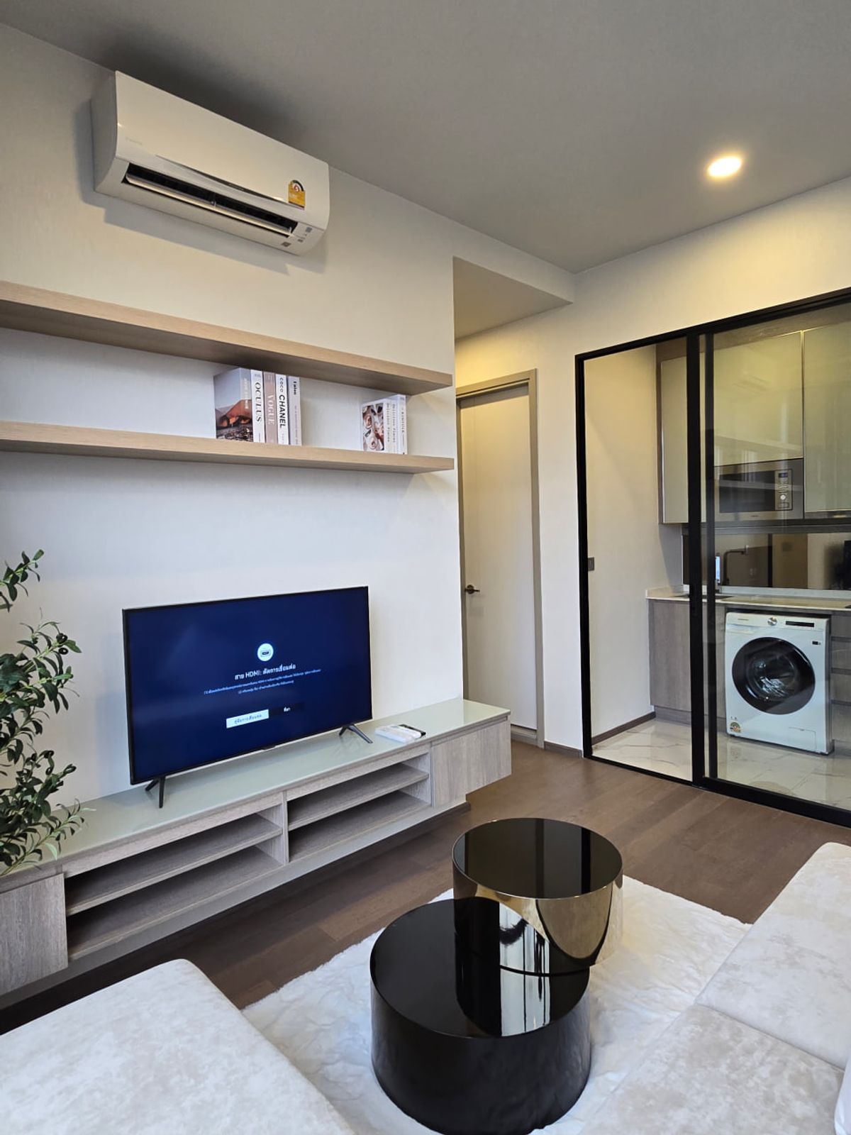 CondoRatchathewi,Phayathai : Park Origin Phayathai【𝐒𝐄𝐋𝐋 & 𝐑𝐄𝐍𝐓】🔥Simple elegance, with a harmonious tone for both the wood floors and furniture.🔥  Contact Line ID: @hacondo