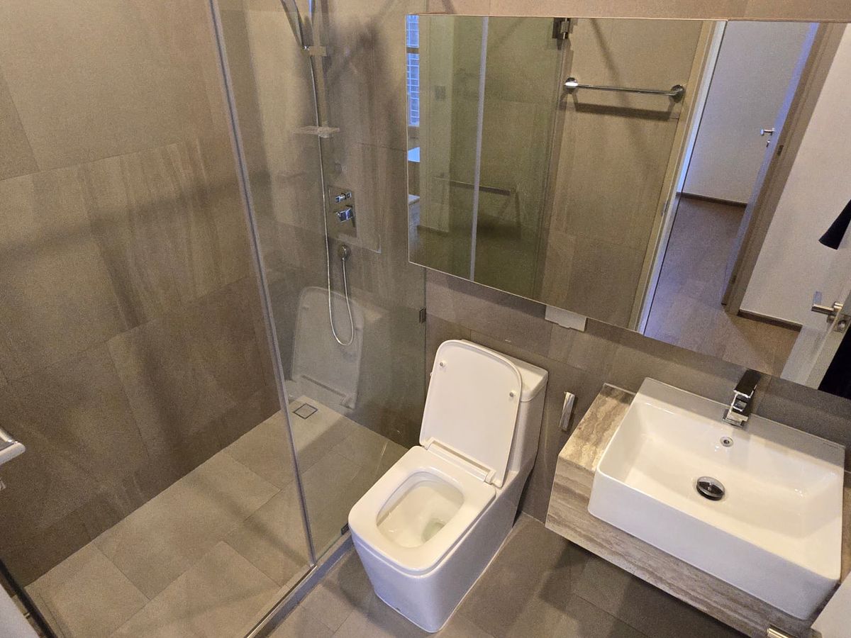 CondoRatchathewi,Phayathai : Park Origin Phayathai【𝐒𝐄𝐋𝐋 & 𝐑𝐄𝐍𝐓】🔥Simple elegance, with a harmonious tone for both the wood floors and furniture.🔥  Contact Line ID: @hacondo