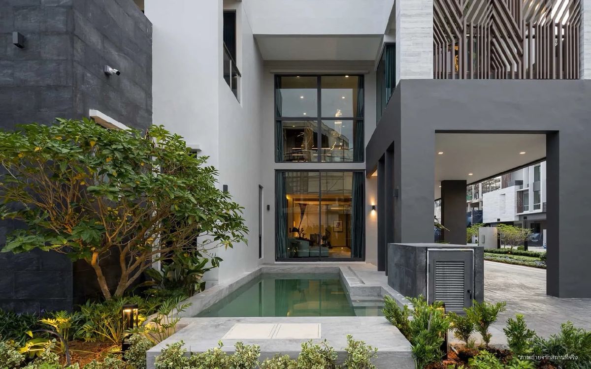 ขายบ้านพัฒนาการ ศรีนครินทร์ : 📍ขายบ้านโครงการ เจนทริ พัฒนาการ 2 ขนาด 553 Sq.m 5 bed 6 bath พิเศษเพียง |49,000,000 MB| ติดต่อ 086-795-9997