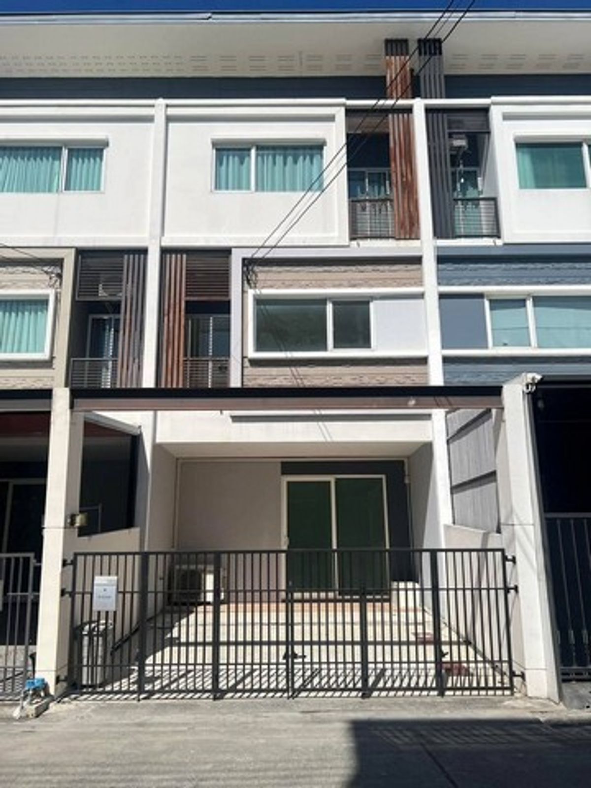 ให้เช่าทาวน์โฮมบางนา แบริ่ง ลาซาล : HR2716ให้เช่า ทาวโฮม 3 ชั้น หมู่บ้านพาทิโอ้ วงแหวน-อ่อนนุช ใกล้สนามบินสุวรรณภูมิ เหมาะอยู่อาศัย
