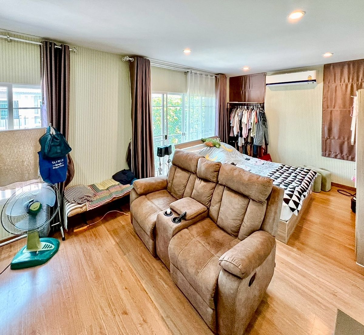 ขายบ้านพุทธมณฑล ศาลายา : ขายบ้านเดี่ยว 2 ชั้น Passorn Prestige ปิ่นเกล้า-เพชรเกษม เนื้อที่ 55.7 ตารางวา 3 ห้องนอน  ตำบลกระทุ่มล้ม อำเภอสามพราน จังหวัดนครปฐม