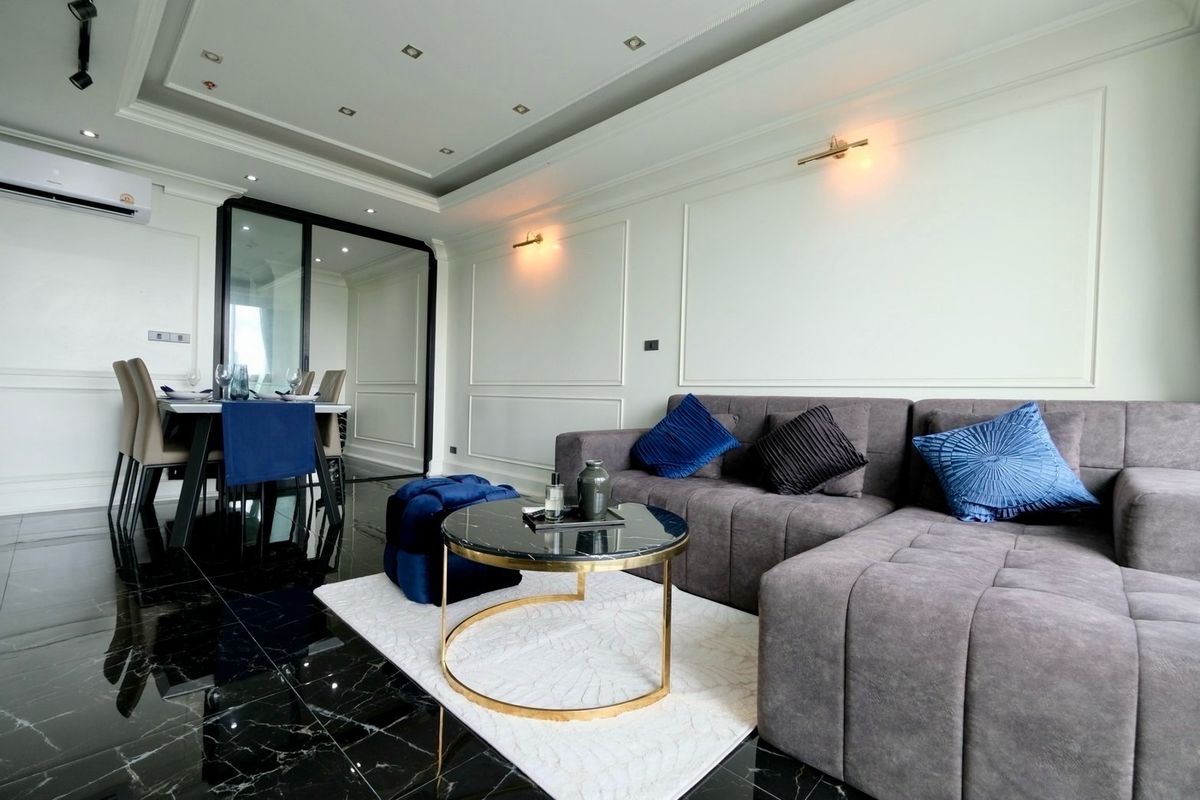 For SaleCondoRama9, Petchburi, RCA : Grab or gone! Corner unit, good location near Central Rama 9, good price and worth for living or investing, fully furnished 
