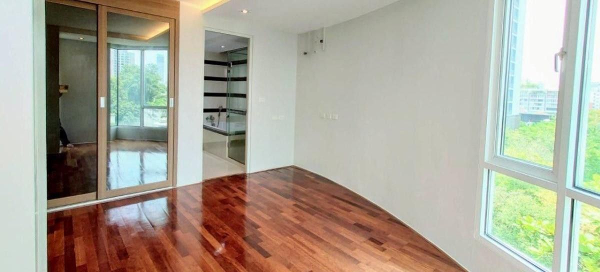 For SaleCondoSukhumvit, Asoke, Thonglor : For Sale Condo , Beverly 33 , Duplex , nice view , high floor , corner unit , wide frontage , newly renovated , BTS-Phrom Phong , Khlong Toei Nuea , Watthana , Bangkok , CX-125989