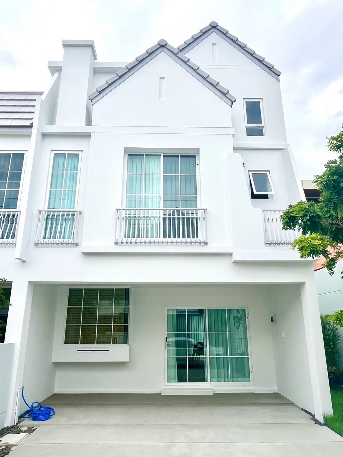 ให้เช่าทาวน์โฮมบางนา แบริ่ง ลาซาล : 🏡BN033 ปล่อยเช่า ทาวน์โฮมสไตล์อังกฤษ  🏡.  "หมู่บ้าน วิลลาจจิโอ 3 ศรีนครินทร์-บางนา (ENG Below 🇬🇧 | 简中在下方 🇨🇳)