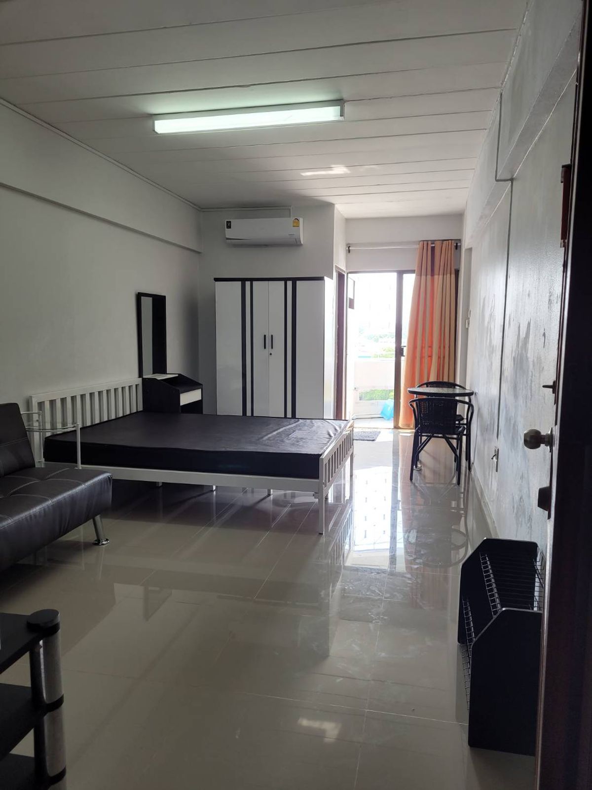 For RentCondoKasetsart, Ratchayothin : Rent a clean room with a complete furniture, Ban Suan Bang Khen Condo, Soi Phahonyothin 48, near BTS, Green Station.