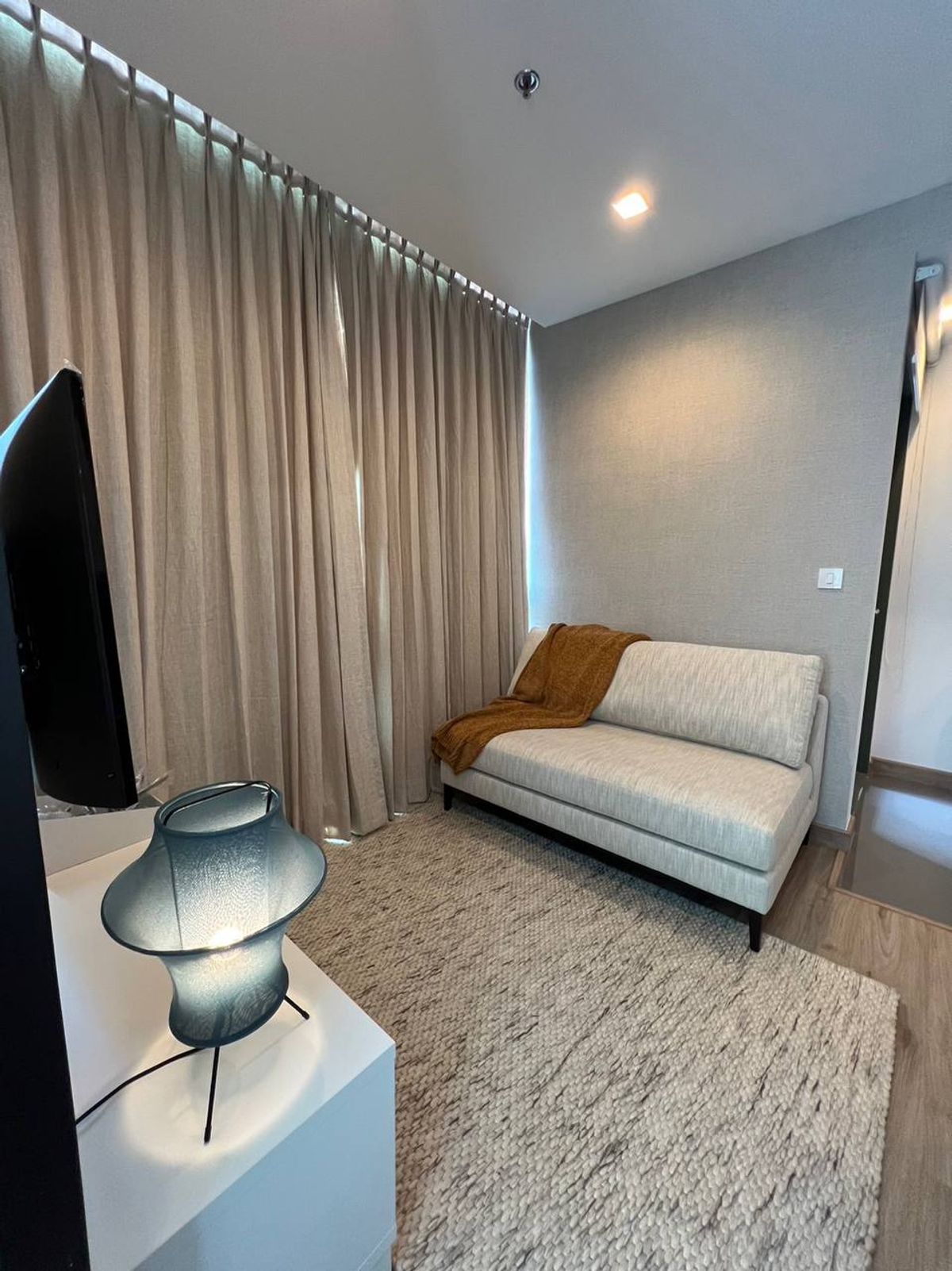 ให้เช่าคอนโดราชเทวี พญาไท : Wish Signature Midtown Siam 1【𝐑𝐄𝐍𝐓】🔥ฟีลอบอุ่นในห้องหรู ให้ความรู้สึกผ่อนคลายและเป็นส่วนตัว🔥  ติดต่อไลน์ไอดี: @hacondo