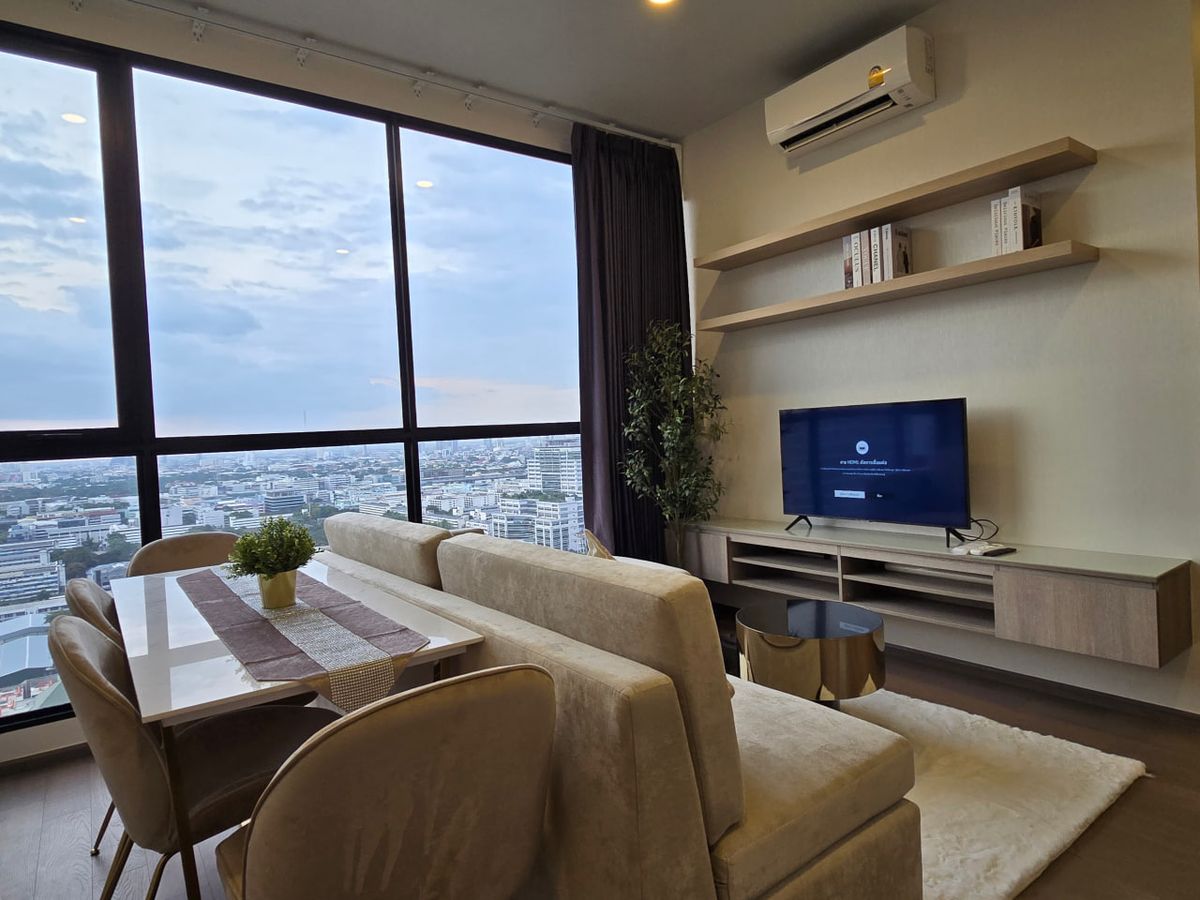 CondoRatchathewi,Phayathai : Park Origin Phayathai【𝐒𝐄𝐋𝐋 & 𝐑𝐄𝐍𝐓】🔥Simple elegance, with a harmonious tone for both the wood floors and furniture.🔥  Contact Line ID: @hacondo