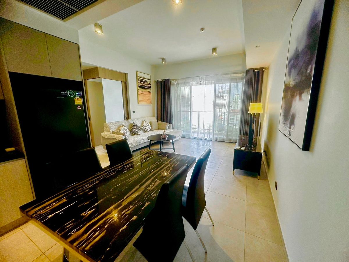 ให้เช่าคอนโดสุขุมวิท อโศก ทองหล่อ : 2 ห้องนอนที่ทันสมัยที่ Lofts Asoke คุ้มค่ามาก !!! ค่าเช่าเร็ว