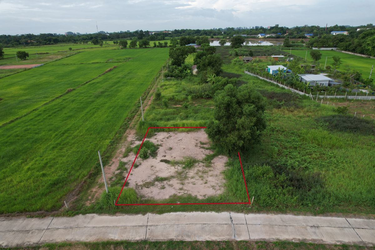 For SaleLandNakhon Nayok : 100 square meters of land for sale. There are title deeds.