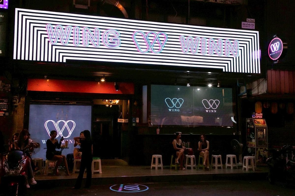 For LeaseholdShop HouseSilom, Saladaeng, Bangrak : 🚩FOR SALE: Lasen Karaoke Shop KTV with all the equipment in the shop / Silom Thaniya