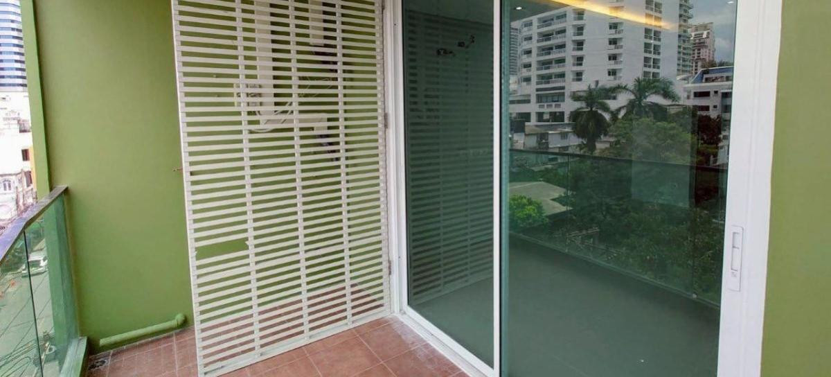 For SaleCondoSukhumvit, Asoke, Thonglor : For Sale Condo , Beverly 33 , Duplex , nice view , high floor , corner unit , wide frontage , newly renovated , BTS-Phrom Phong , Khlong Toei Nuea , Watthana , Bangkok , CX-125989