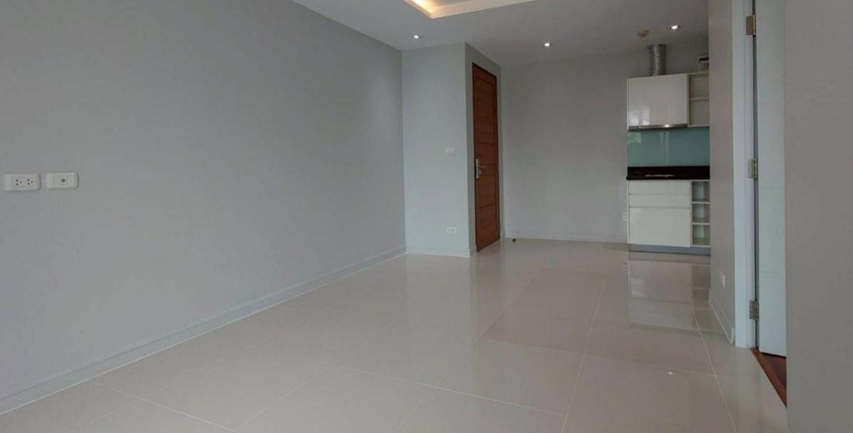 For SaleCondoSukhumvit, Asoke, Thonglor : For Sale Condo , Beverly 33 , Duplex , nice view , high floor , corner unit , wide frontage , newly renovated , BTS-Phrom Phong , Khlong Toei Nuea , Watthana , Bangkok , CX-125989