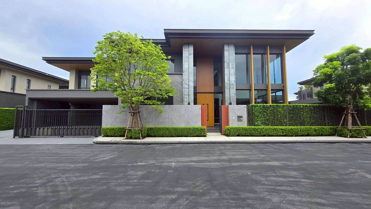 ขายบ้านพัฒนาการ ศรีนครินทร์ : แบบบ้านใหญ่สุด  : SIRANINN Residences พัฒนาการ 32 : บ้านสภาพใหม่ ที่ดินครึ่งไร่ (ติดต่อ กี้ 095-0898947)