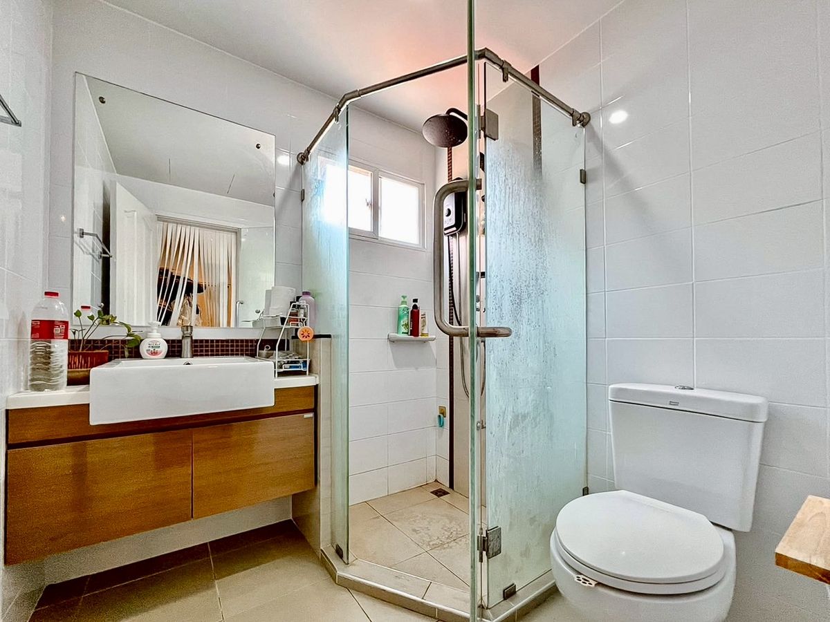 ขายบ้านพุทธมณฑล ศาลายา : ขายบ้านเดี่ยว 2 ชั้น Passorn Prestige ปิ่นเกล้า-เพชรเกษม เนื้อที่ 55.7 ตารางวา 3 ห้องนอน  ตำบลกระทุ่มล้ม อำเภอสามพราน จังหวัดนครปฐม