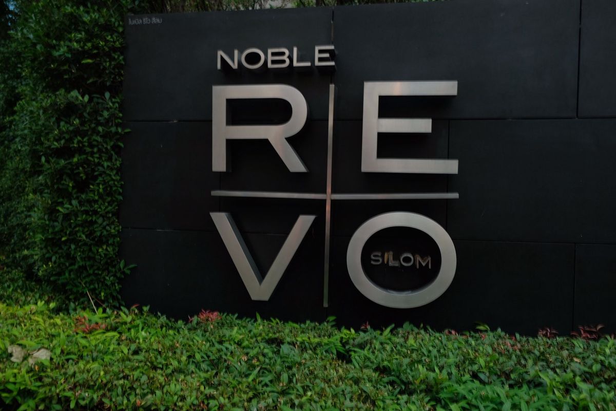 For RentCondoSathorn, Narathiwat : ✨ Rent a Noble Revo Silom - Luxury Condo near BTS Surasak ready! 1 bedroom, beautiful decoration, full of views of the city, convenient to travel in the heart of the business district  📍 Just a few minutes to Silom-Sathorn 💼 suitable for living or working