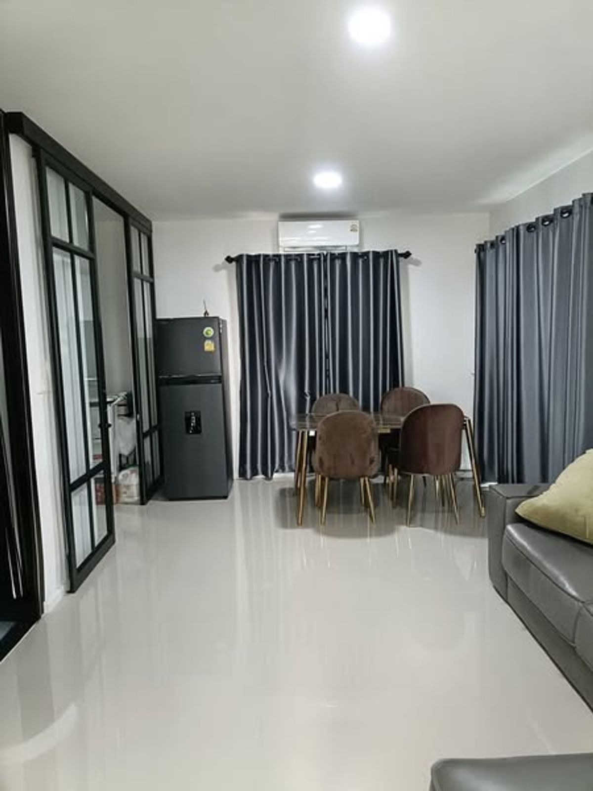 บ้านลาดกระบัง สุวรรณภูมิ : ขาย-ให้เช่าบ้านเดี่ยวบางนา-สุวรรณภูมิ 4ห้องนอน 3ห้องน้ำ พื้นที่ใช้สอย 160ตรม. เฟอร์นิเจอร์ เครื่องใช้ไฟฟ้าครบ หิ้วกระเป๋าพร้อมเข้าอยู่