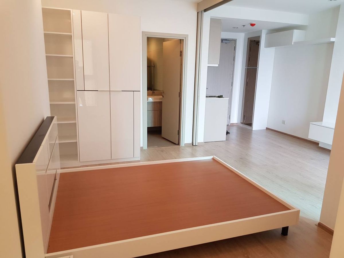 For SaleCondoSiam Paragon ,Chulalongkorn,Samyan : Ideo Q Chula Samyan【𝐒𝐄𝐋𝐋】🔥Bright tones combined with the right amount of furniture make the room appear larger.🔥  Contact Line ID: @hacondo