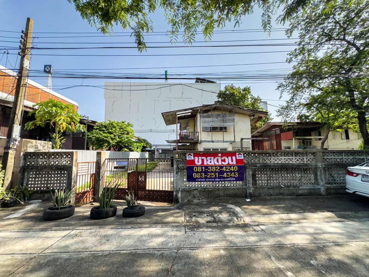 ขายที่ดินโชคชัย4 ลาดพร้าว71 : ที่ดินใจกลางลาดพร้าว 100 ตร.วา ซอยลาดพร้าว 99 แยก 1  ทำเลทอง ใกล้ถนนใหญ่ เดินเพียง 1 นาที!  อยู่กึ่งกลางระหว่าง BTS สายสีเหลือง สถานีมหาดไทย (~350 ม.) และ สถานีลาดพร้าว 101 (~300 ม.) เดินทางสะดวกสุด ๆ