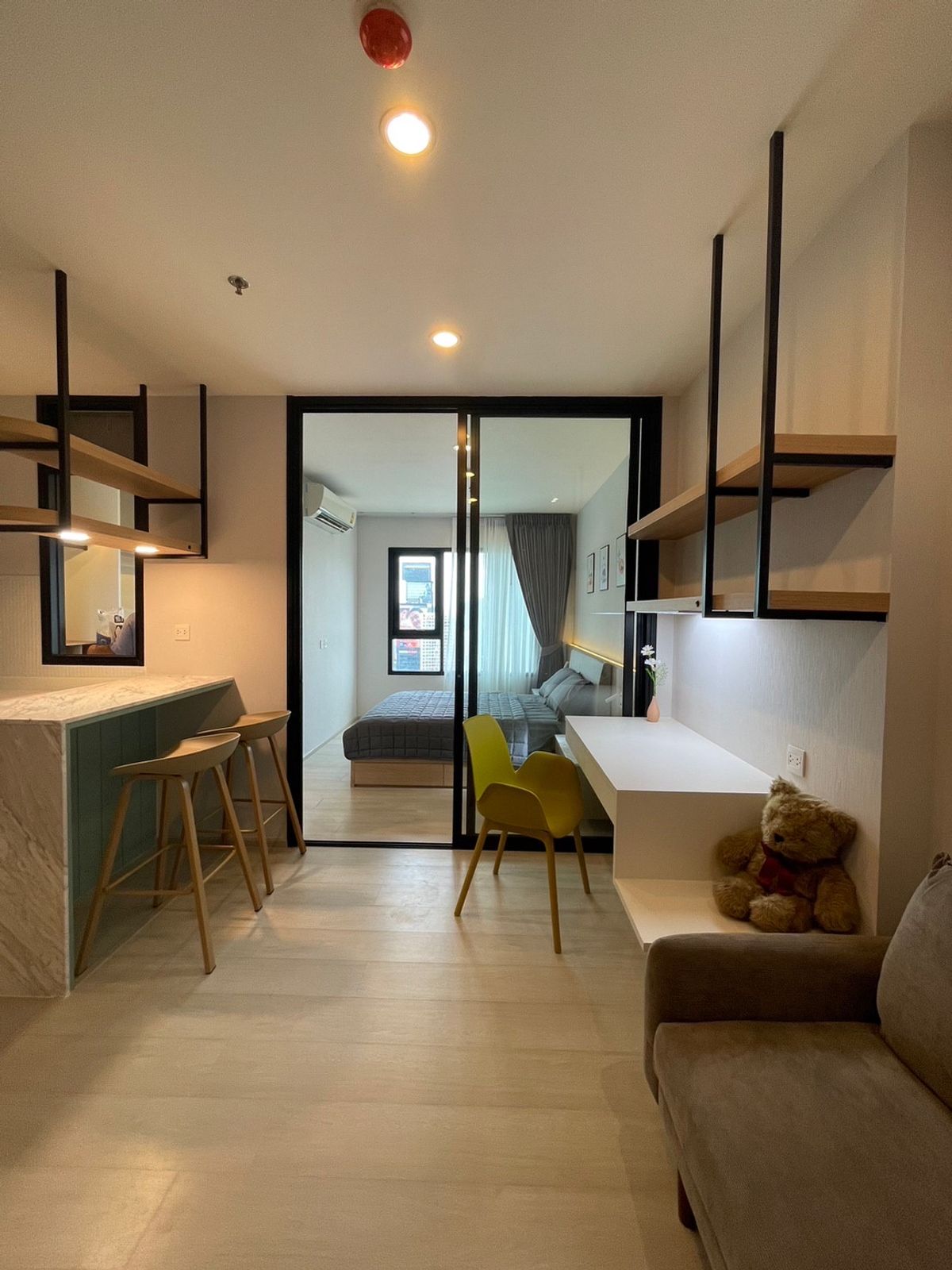 For RentCondoRama9, Petchburi, RCA : 🔥 Rental Life Asoke | 1 Bedroom 35 sq.m., Floor 32 | MRT Phetchaburi / ARL Makkasan | 23,000 baht | Line: @323GQMHO | Ref: T1889