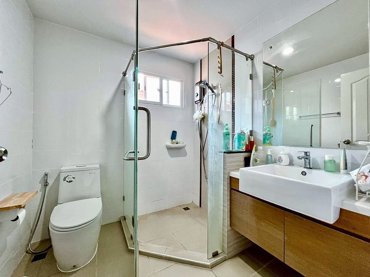 ขายบ้านพุทธมณฑล ศาลายา : ขายบ้านเดี่ยว 2 ชั้น Passorn Prestige ปิ่นเกล้า-เพชรเกษม เนื้อที่ 55.7 ตารางวา 3 ห้องนอน  ตำบลกระทุ่มล้ม อำเภอสามพราน จังหวัดนครปฐม