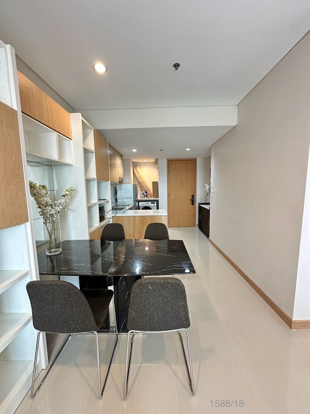 For RentCondoRama9, Petchburi, RCA : 🔥 Hot deals! Beautiful decoration room, close to MRT! Villa Asoke 1 bedroom, 1 bathroom, 48 sq.m., rent only 25,000 baht/month. Contact 0968623850 🔥