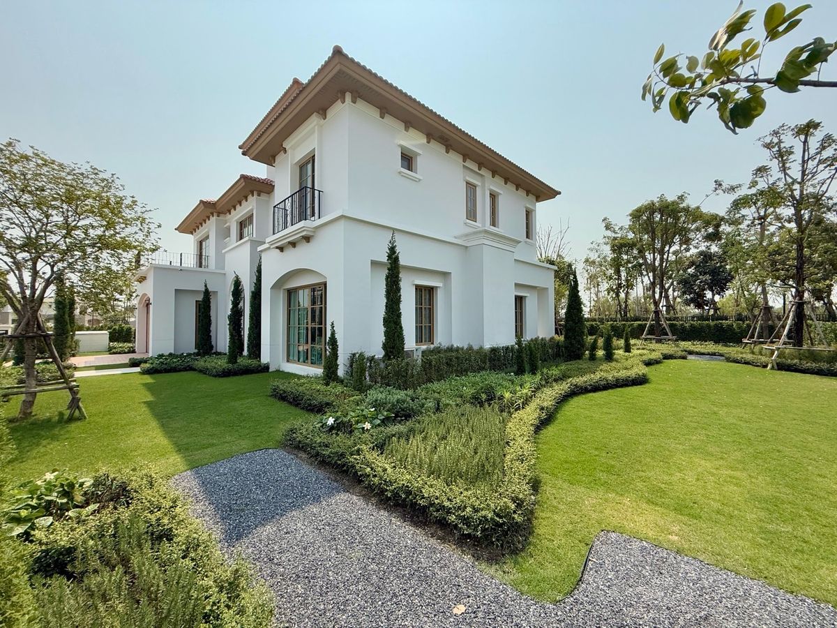 For SaleHousePathum Thani,Rangsit, Thammasat : Reignwood Park Project, Sereno Residence 5 BED 4 Bath, only 42 MB. Contact 086-795-9997.