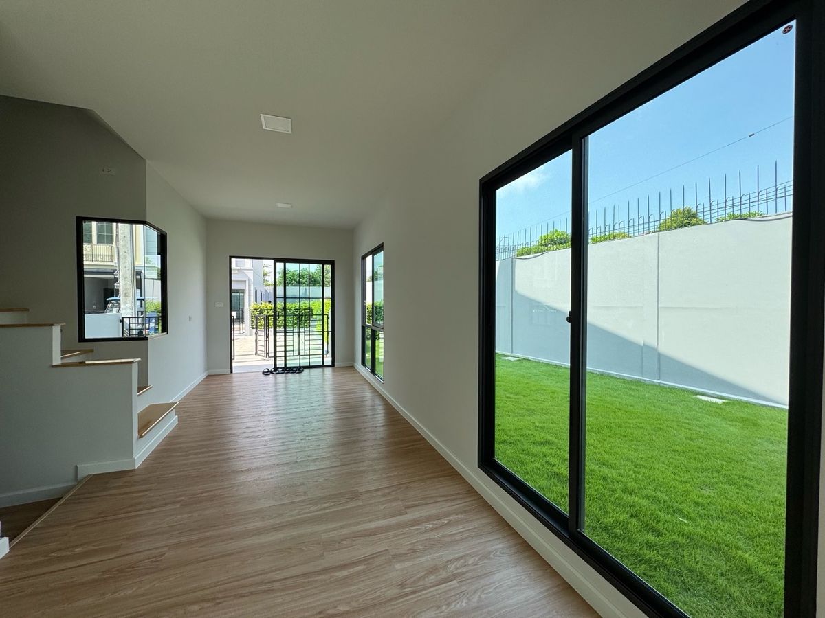 ขายทาวน์โฮมบางนา แบริ่ง ลาซาล : Townhome หลังเมกะบางนา หลังมุม  4 นอน 2 น้ำ พื้นที่เยอะ พร้อมอยู่ ทำเลดี 