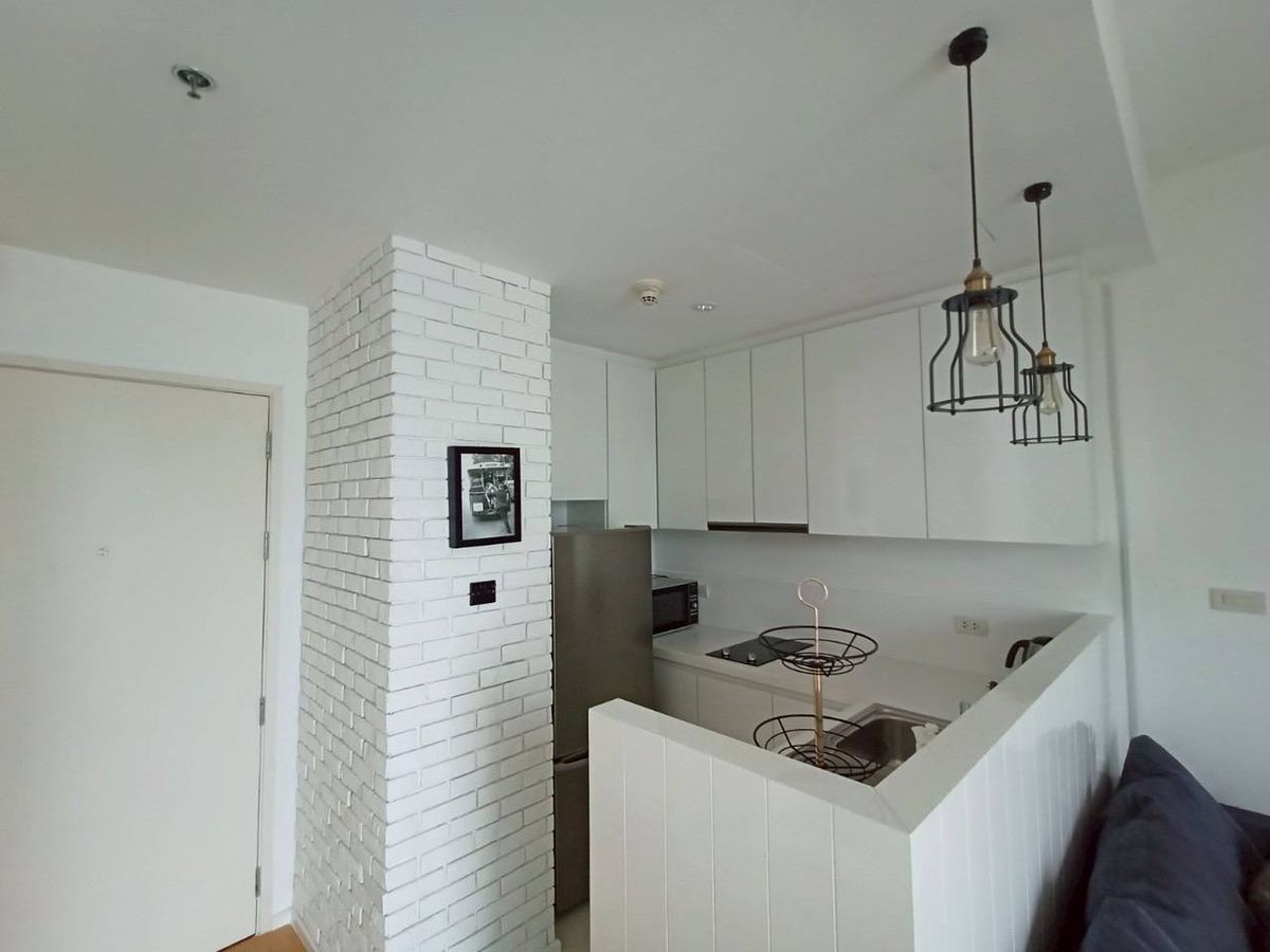 ให้เช่าคอนโดราชเทวี พญาไท : Villa Rachatewi【𝐑𝐄𝐍𝐓】🔥Less is More เรียบง่ายแต่ครบครันในทุกฟังก์ชัน พื้นไม้สวยตัดกับเฟอร์ดำอย่างลงตัว🔥  ติดต่อไลน์ไอดี: @hacondo