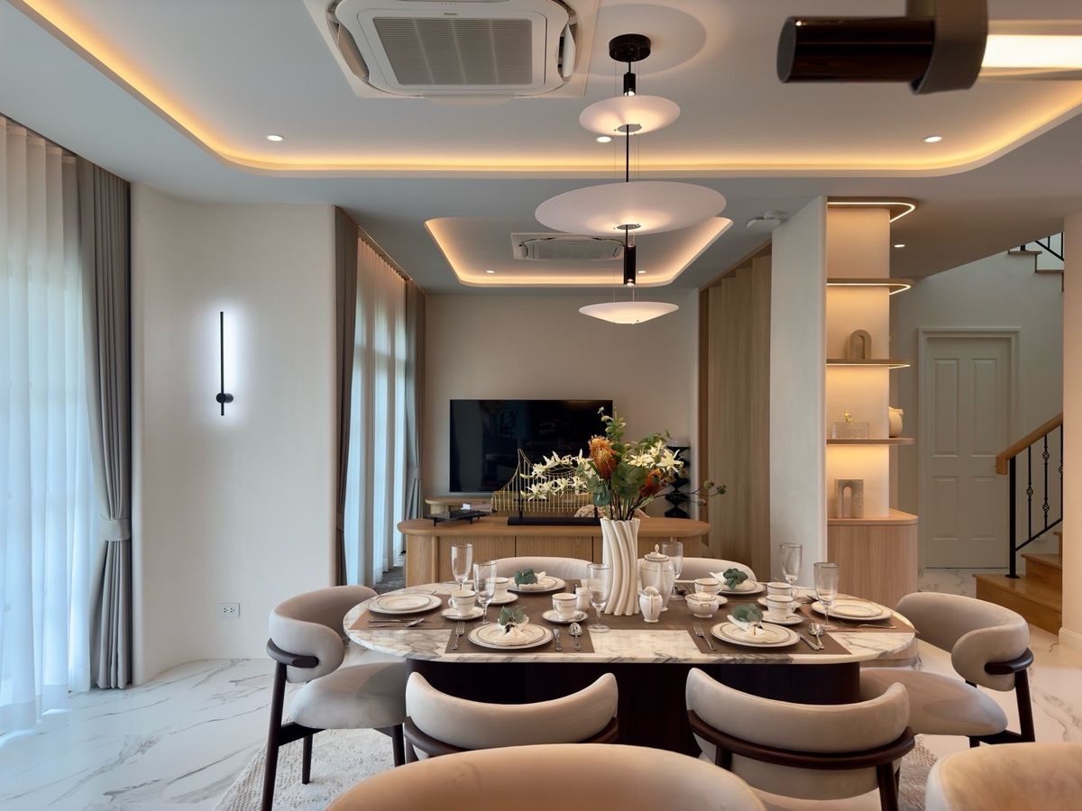 For SaleHousePathum Thani,Rangsit, Thammasat : Reignwood Park Project, Sereno Residence 5 BED 4 Bath, only 42 MB. Contact 086-795-9997.