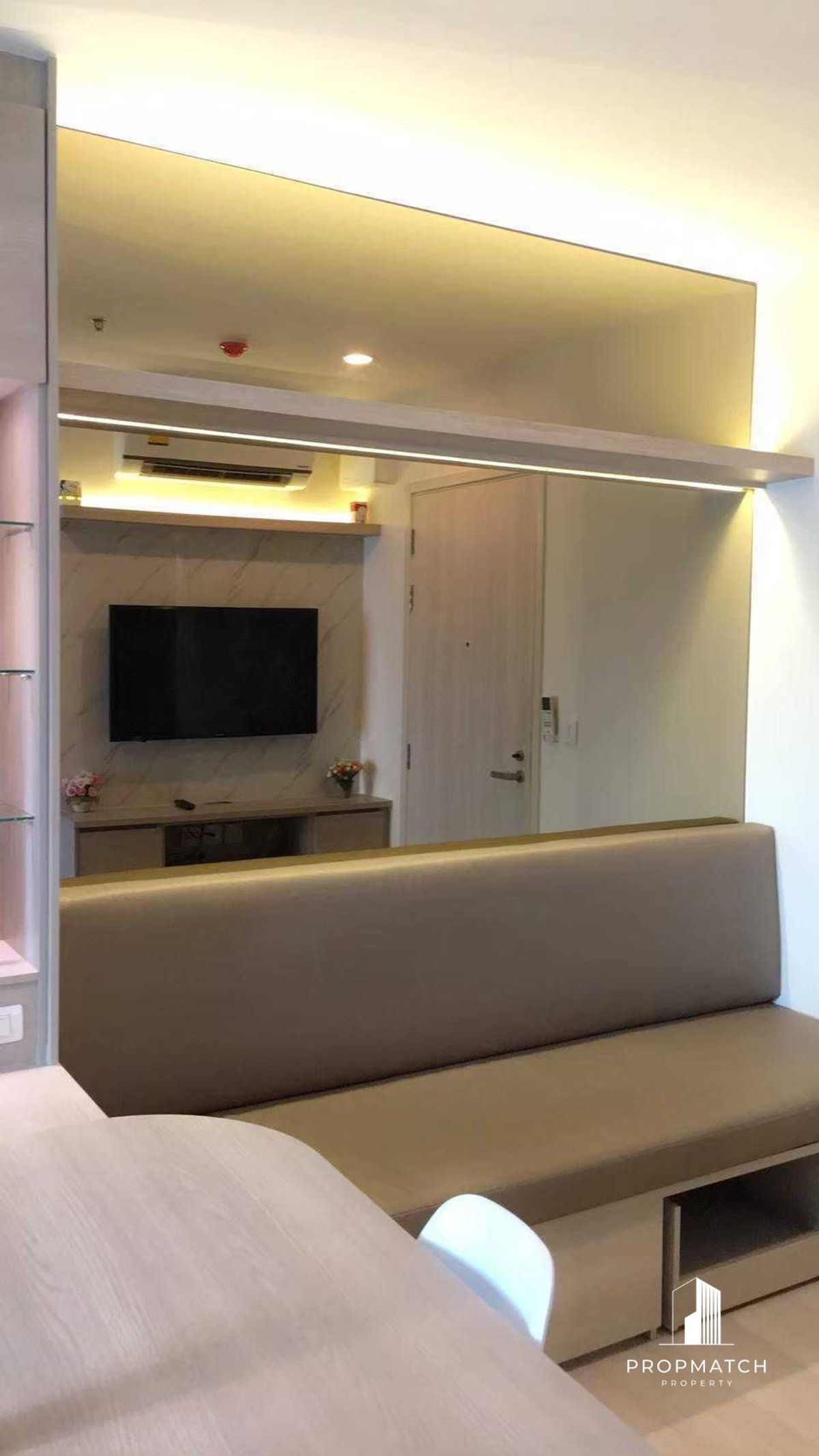 ให้เช่าคอนโดพระราม 9 เพชรบุรีตัดใหม่ RCA : ✨Flash Deal ✨Life Asoke( 1Bed 1Bath 29SQM.) แต่งครบพร้อมอยู่ !! เพียง 18,000บาทต่อเดือน Tel.0981315848 @propmatch