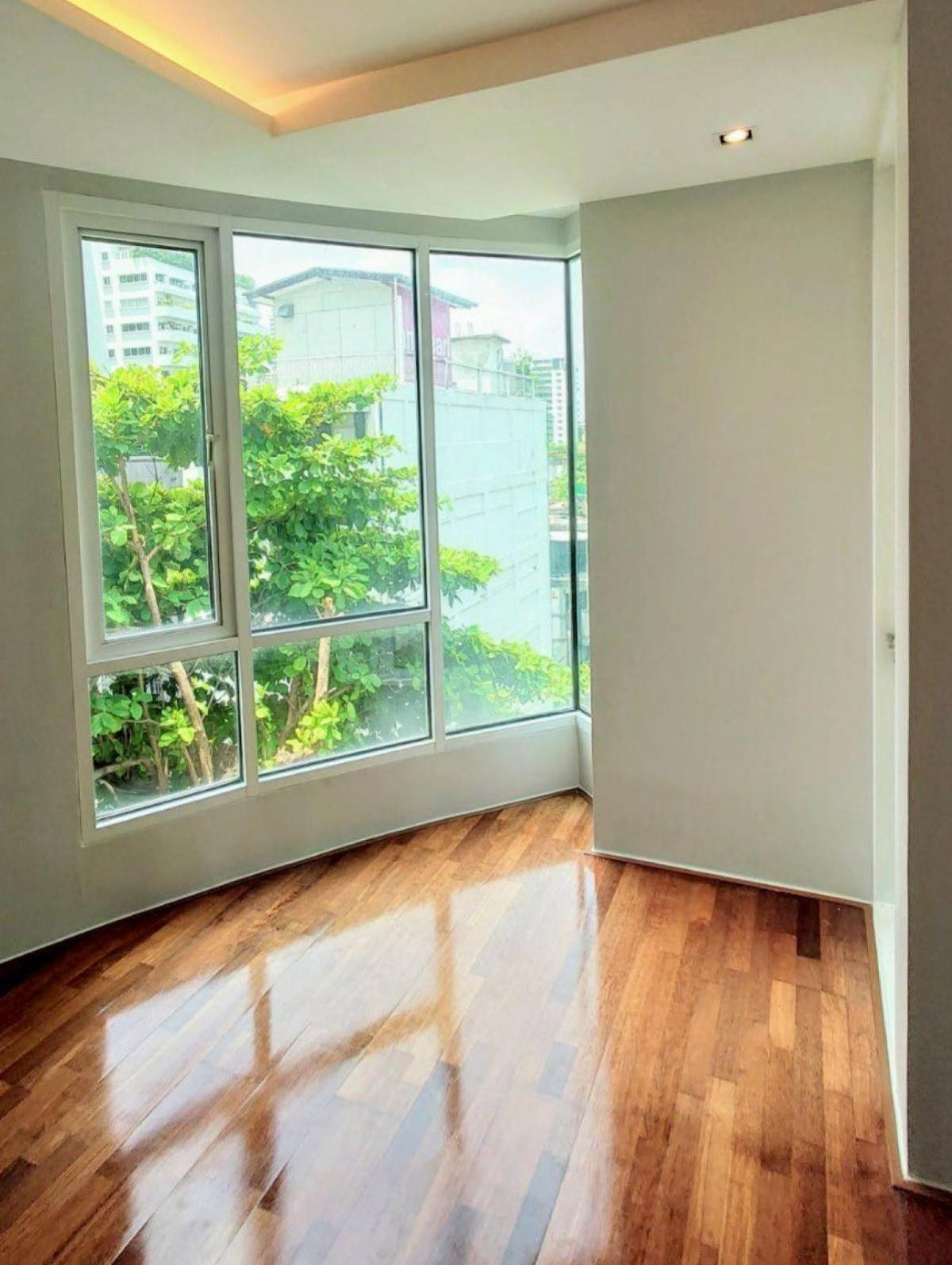 For SaleCondoSukhumvit, Asoke, Thonglor : For Sale Condo , Beverly 33 , Duplex , nice view , high floor , corner unit , wide frontage , newly renovated , BTS-Phrom Phong , Khlong Toei Nuea , Watthana , Bangkok , CX-125989