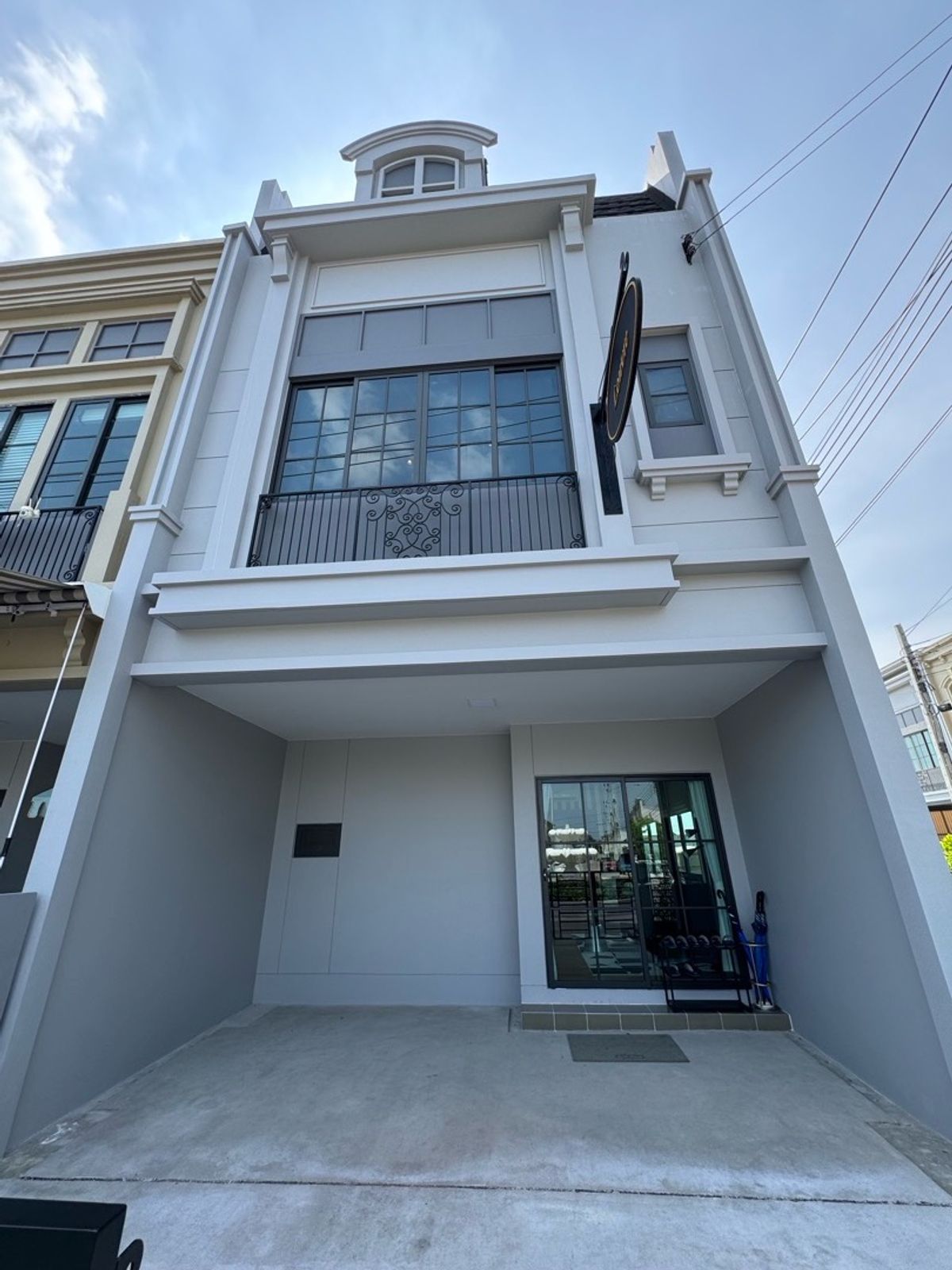 ขายทาวน์โฮมบางนา แบริ่ง ลาซาล : ขายบ้านตัวอย่างตกแต่งแล้วพร้อมอยู่  26.5 ตร.วา แปลงมุม ราคา 4.5 ล้าน