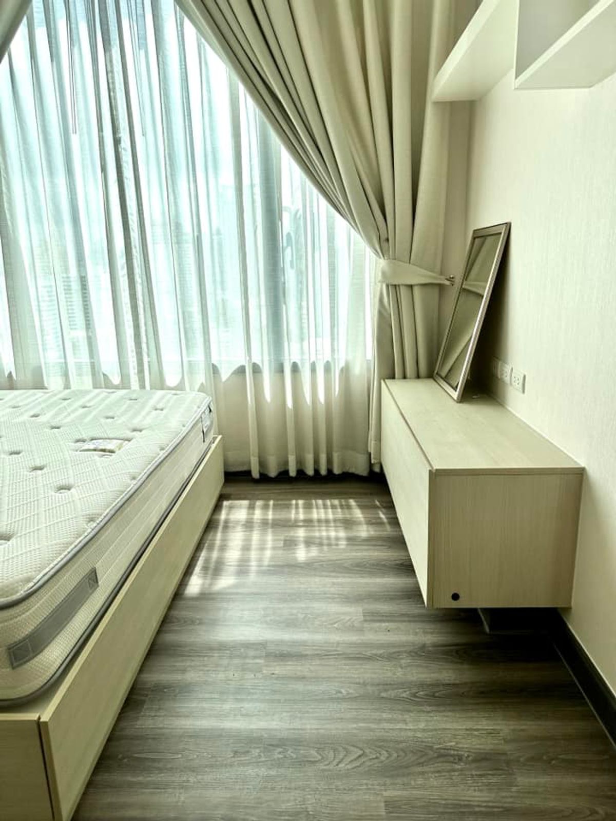 For RentCondoRama9, Petchburi, RCA : 🔥 Dont miss it! Beautiful decoration room. Very good view. Q asoke 1 bedroom, 1 bathroom 37.5 sq.m., rent only 27,000 baht/month. Contact 0968623850 🔥