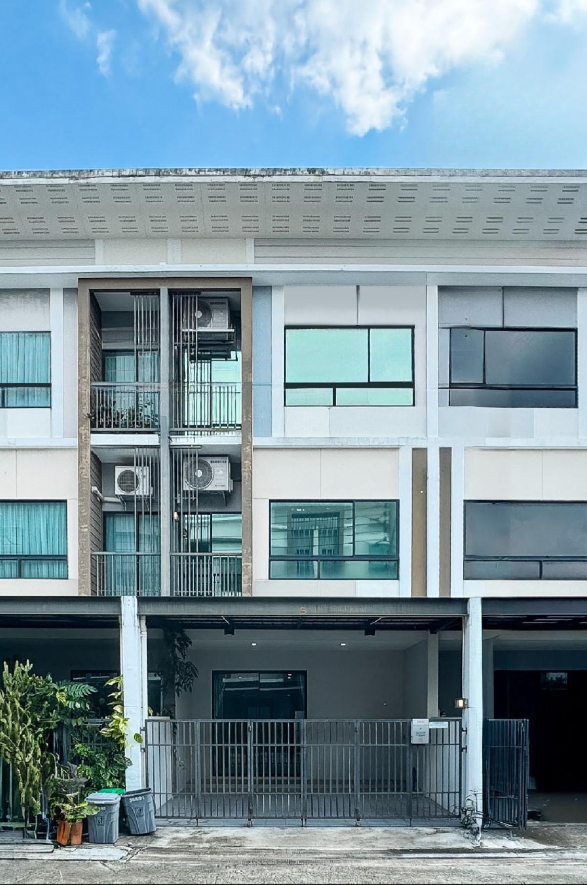 For SaleTownhomePathum Thani,Rangsit, Thammasat : For Sale Townhouse/Townhome  , The Village Rangsit-Wongwaen , Lat Sawai , Lam Luk Ka , Pathum Thani , CX-127056